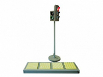 Электрифицированная модель транспортного и пешеходного светофоров на стойке и основании с "Виртуальным учителем" и с панелью образцами тактильной тротуарной плитки для слепых и слабовидящих пешеходов - «globural.ru» - Чайковский